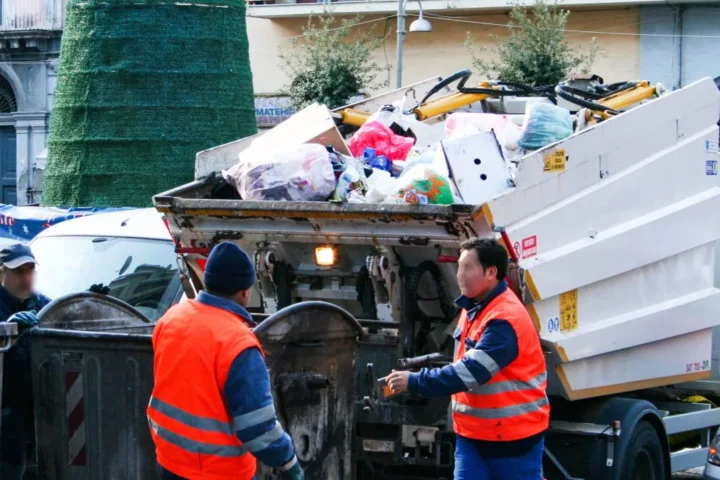 rifiuti asia camion napoli 1200x675